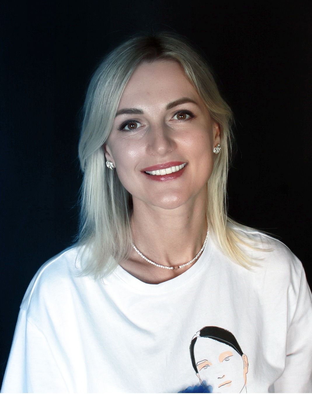 hollywood smile woman- smile makeover treatment turkey